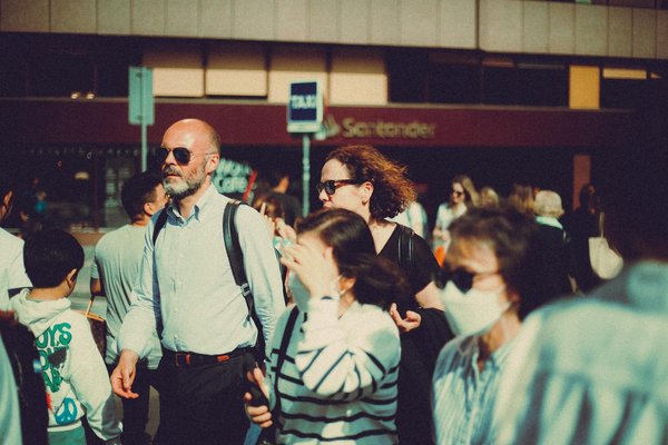 Comment intégrer des matériaux de construction recyclés dans un projet de rénovation urbaine ?