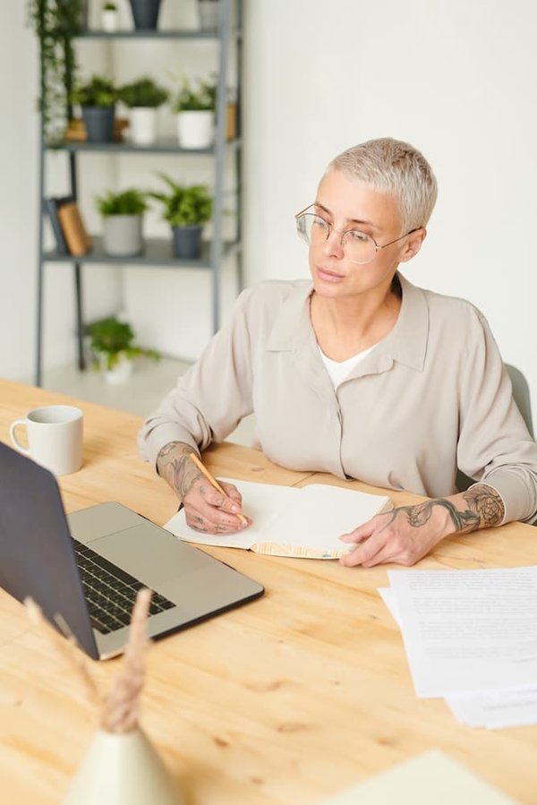 Améliorer votre e-réputation : Les outils et services incontournables