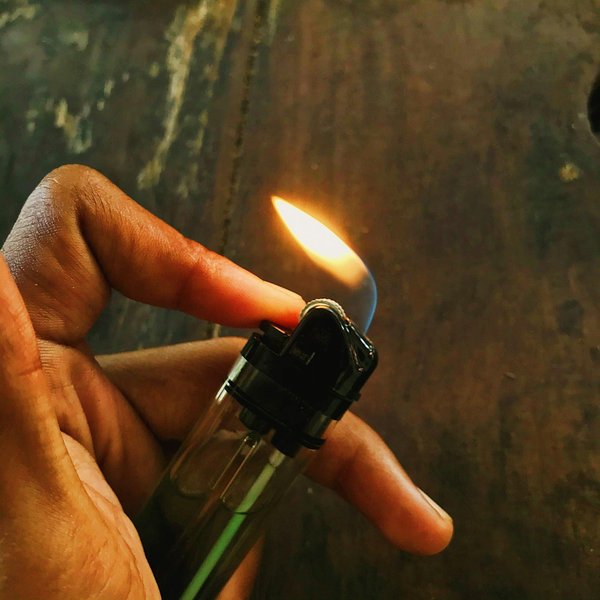 Briquet tempête et briquet rechargeable : la petite comparaison